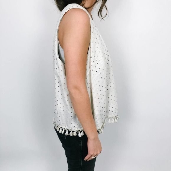 A New Day Boho Tassel Sleeveless Top - Picture 4 of 7